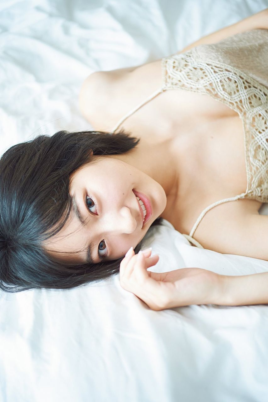 【女優】武田玲奈、キャミソールで谷間チラッ　大人の魅力溢れる姿